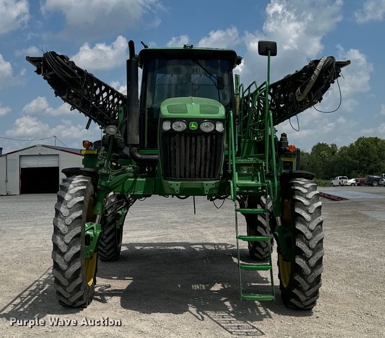 image for item DX0772 2009 John Deere 4830 sprayer