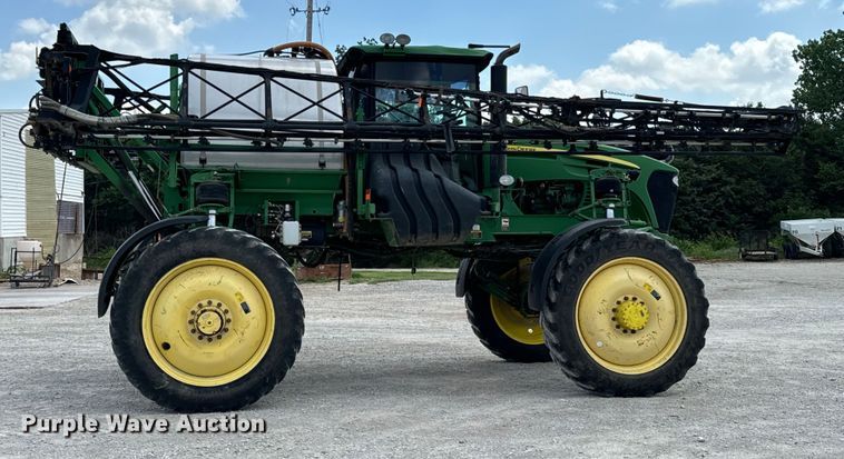 image for item DX0772 2009 John Deere 4830 sprayer