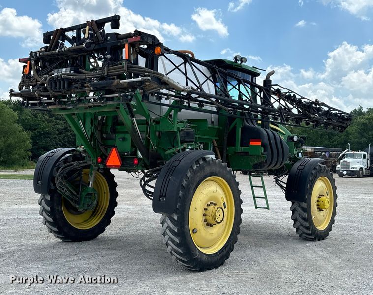 image for item DX0772 2009 John Deere 4830 sprayer