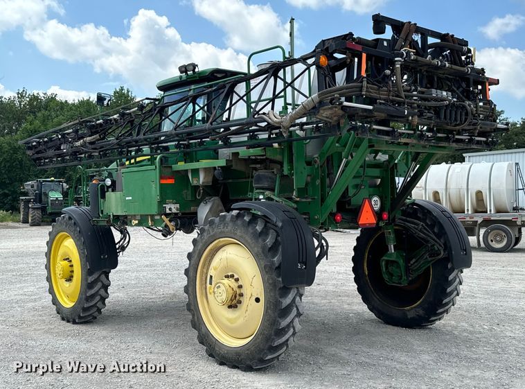 image for item DX0772 2009 John Deere 4830 sprayer