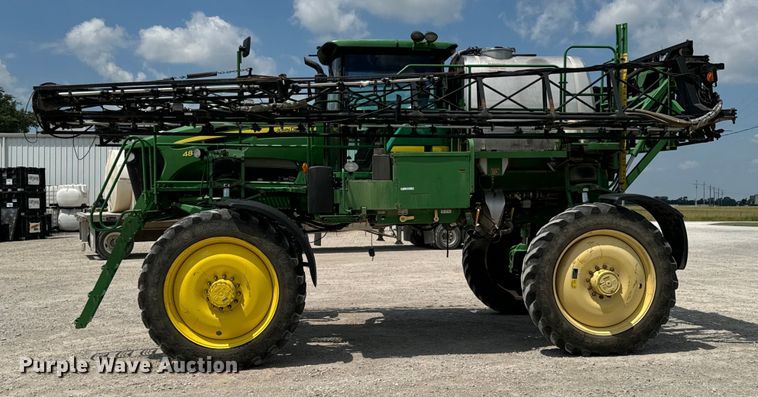 image for item DX0772 2009 John Deere 4830 sprayer