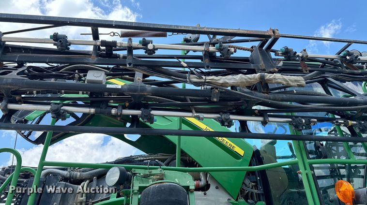 image for item DX0772 2009 John Deere 4830 sprayer
