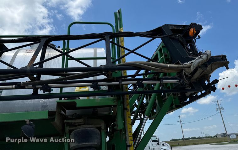 image for item DX0772 2009 John Deere 4830 sprayer