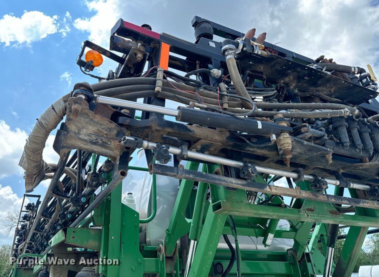 image for item DX0772 2009 John Deere 4830 sprayer