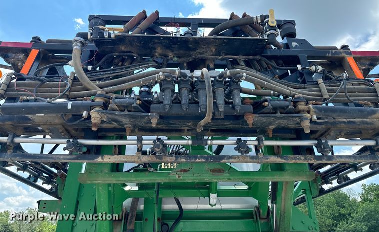 image for item DX0772 2009 John Deere 4830 sprayer