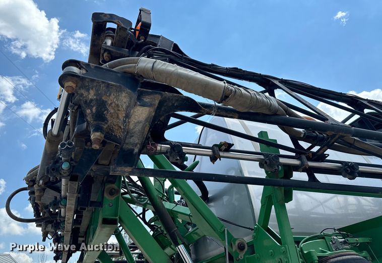 image for item DX0772 2009 John Deere 4830 sprayer