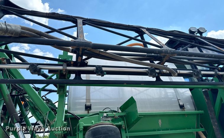 image for item DX0772 2009 John Deere 4830 sprayer