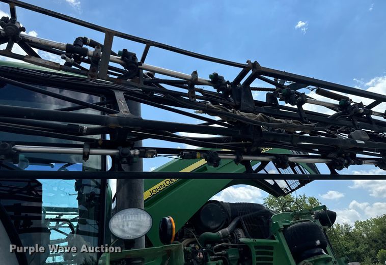 image for item DX0772 2009 John Deere 4830 sprayer