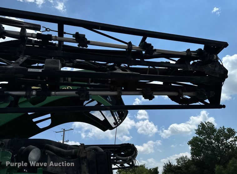 image for item DX0772 2009 John Deere 4830 sprayer