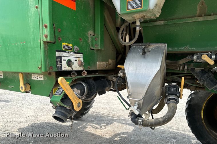 image for item DX0772 2009 John Deere 4830 sprayer