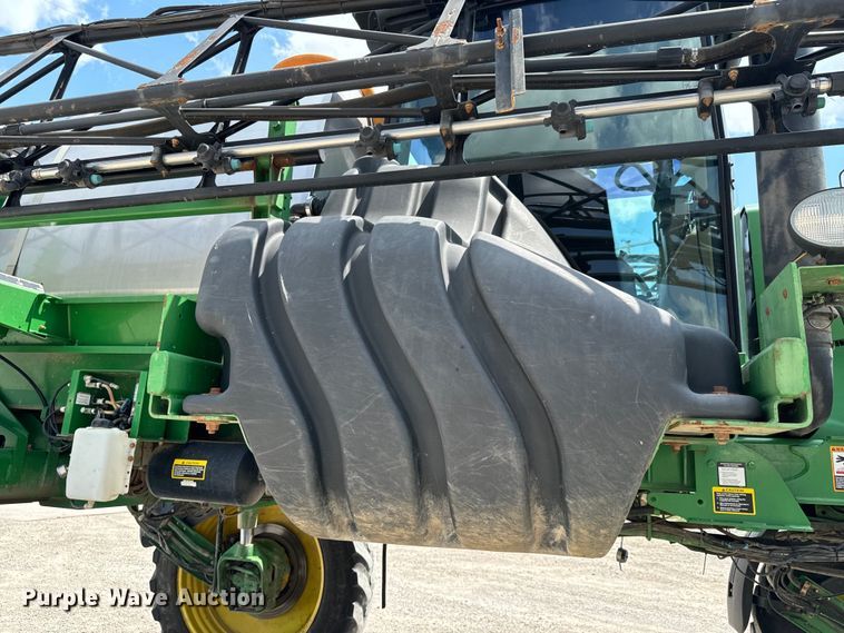 image for item DX0772 2009 John Deere 4830 sprayer