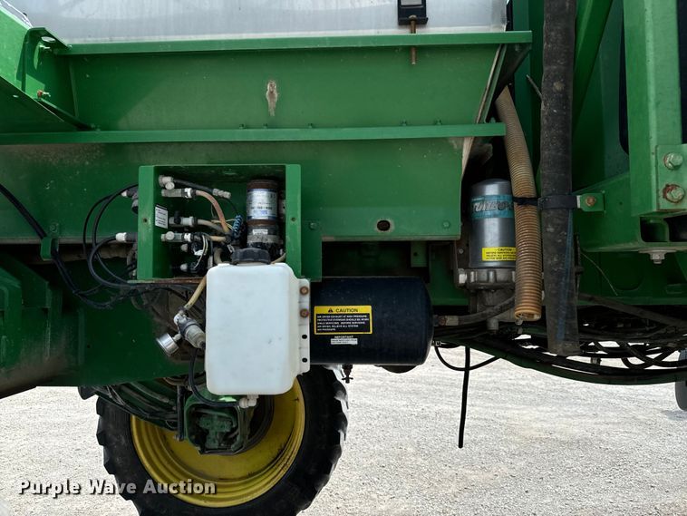 image for item DX0772 2009 John Deere 4830 sprayer
