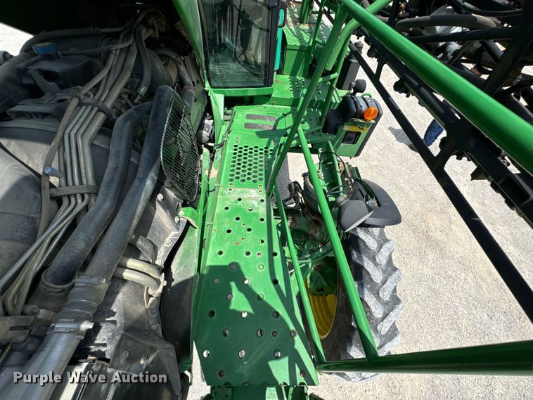 image for item DX0772 2009 John Deere 4830 sprayer