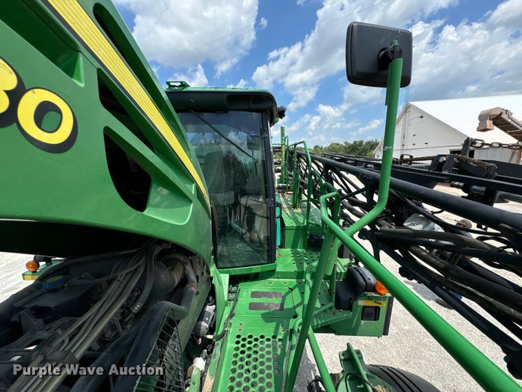 image for item DX0772 2009 John Deere 4830 sprayer