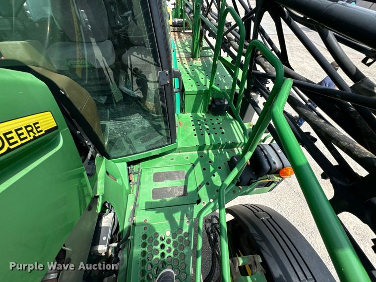 image for item DX0772 2009 John Deere 4830 sprayer