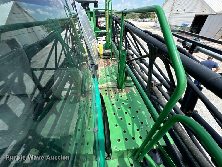 image for item DX0772 2009 John Deere 4830 sprayer