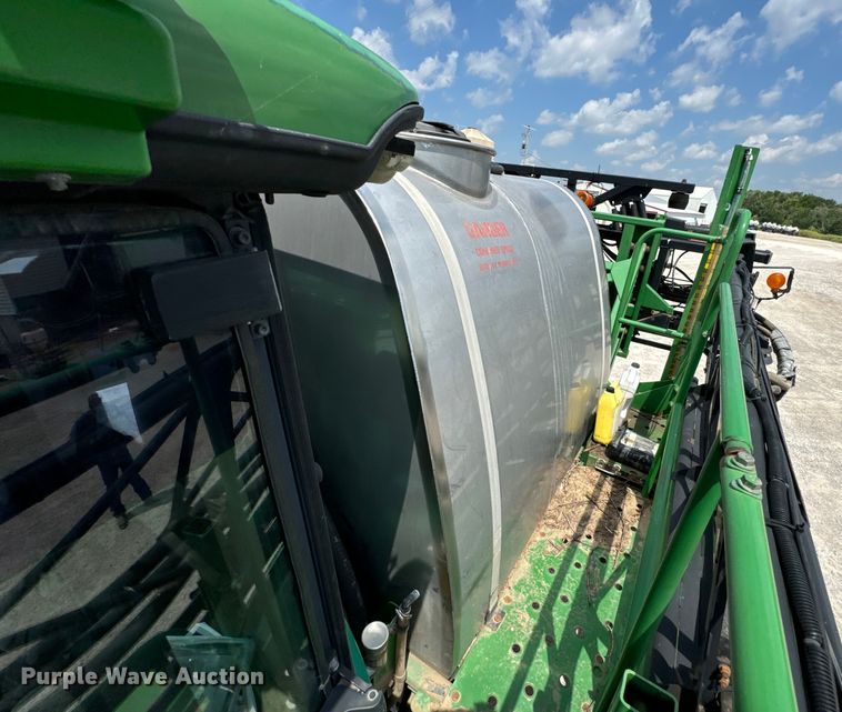 image for item DX0772 2009 John Deere 4830 sprayer