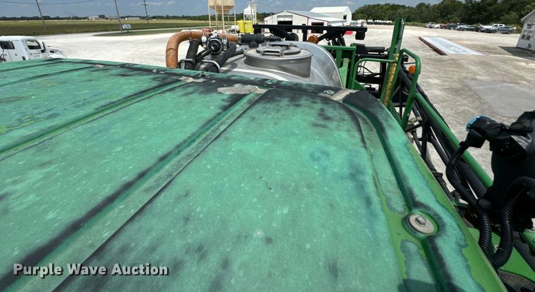 image for item DX0772 2009 John Deere 4830 sprayer