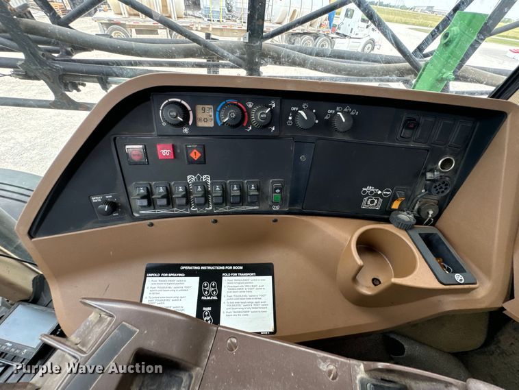 image for item DX0772 2009 John Deere 4830 sprayer