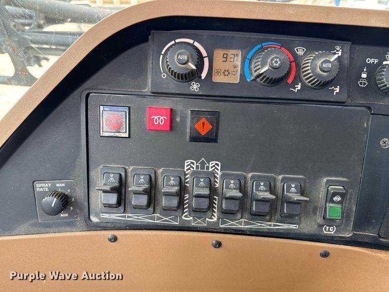 image for item DX0772 2009 John Deere 4830 sprayer