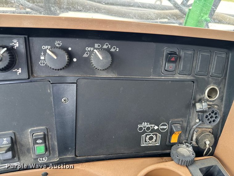 image for item DX0772 2009 John Deere 4830 sprayer