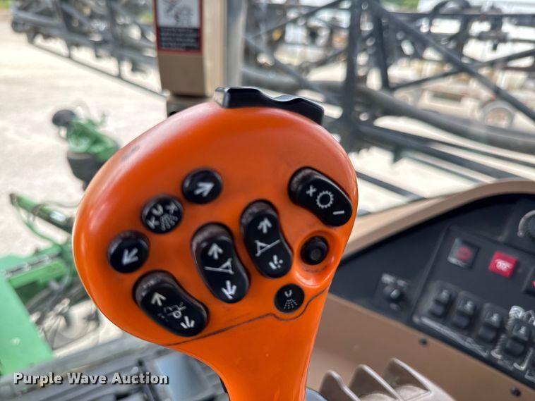 image for item DX0772 2009 John Deere 4830 sprayer