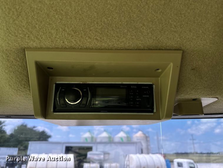 image for item DX0772 2009 John Deere 4830 sprayer