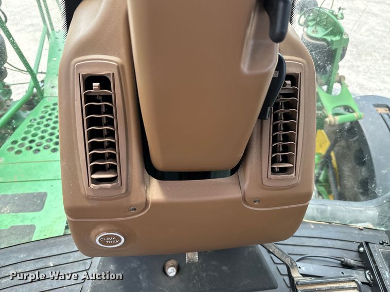 image for item DX0772 2009 John Deere 4830 sprayer