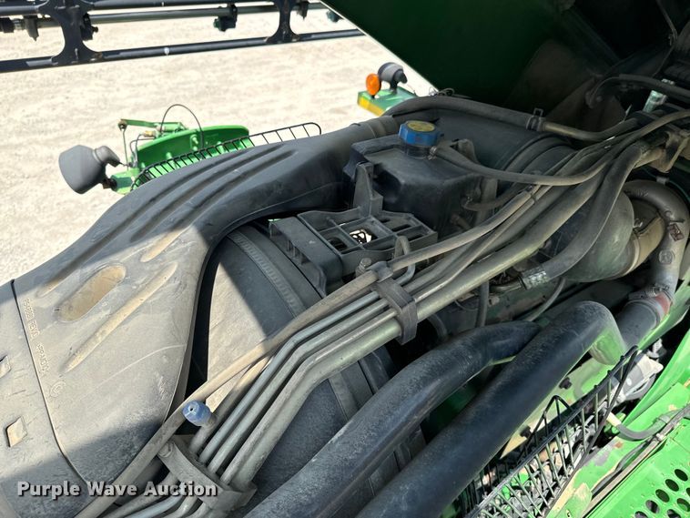 image for item DX0772 2009 John Deere 4830 sprayer