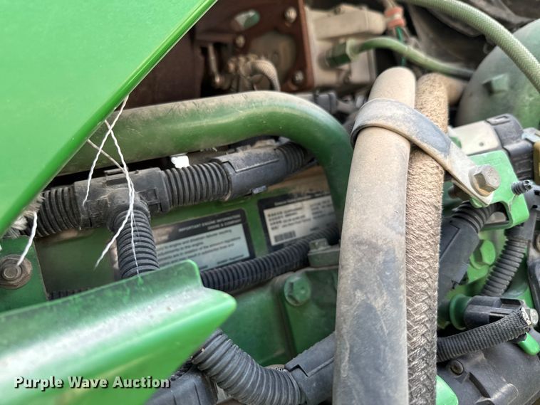 image for item DX0772 2009 John Deere 4830 sprayer