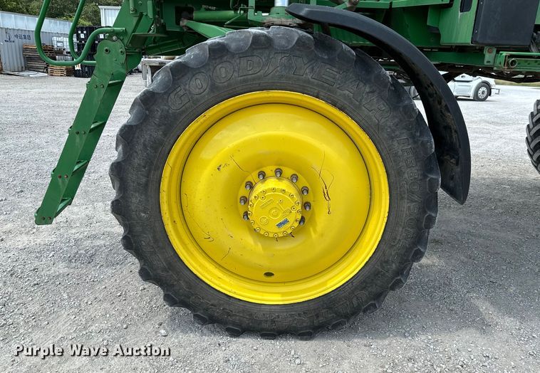 image for item DX0772 2009 John Deere 4830 sprayer