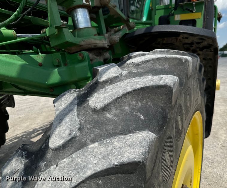 image for item DX0772 2009 John Deere 4830 sprayer
