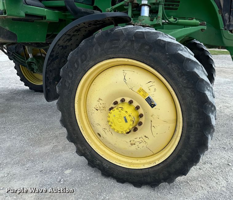 image for item DX0772 2009 John Deere 4830 sprayer