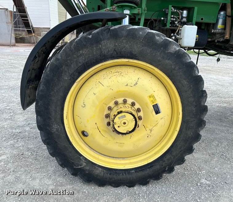 image for item DX0772 2009 John Deere 4830 sprayer
