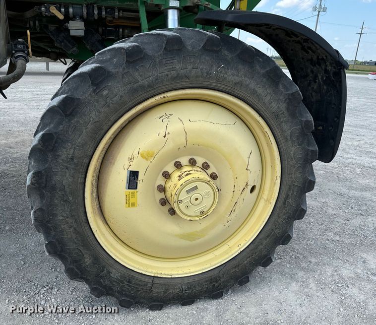 image for item DX0772 2009 John Deere 4830 sprayer