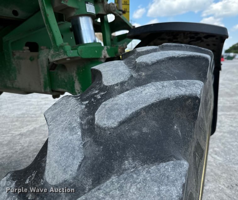 image for item DX0772 2009 John Deere 4830 sprayer