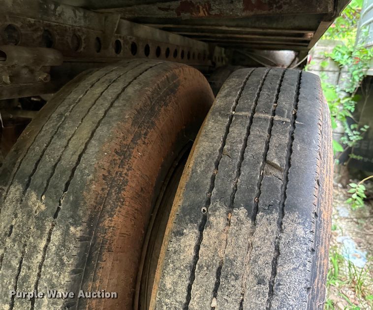 image for item DX0792 1986 Great Dane grain trailer