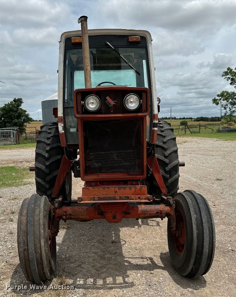 image for item EH4000 International 1086 tractor