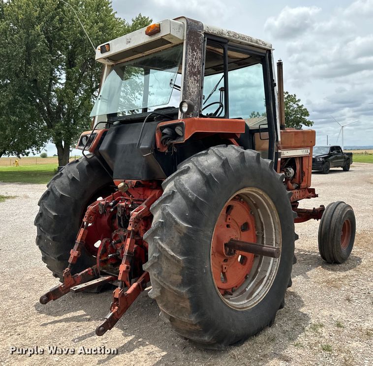 image for item EH4000 International 1086 tractor