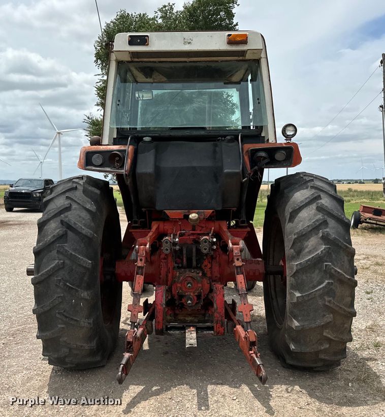 image for item EH4000 International 1086 tractor