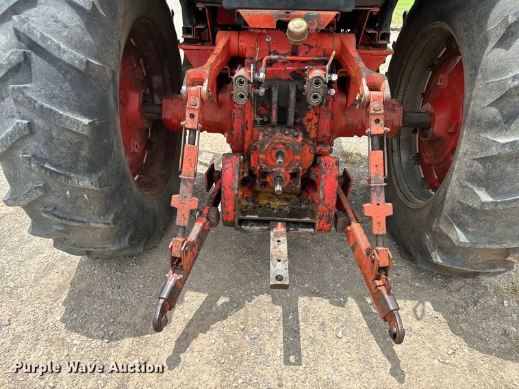 image for item EH4000 International 1086 tractor