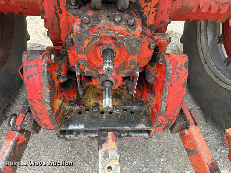 image for item EH4000 International 1086 tractor
