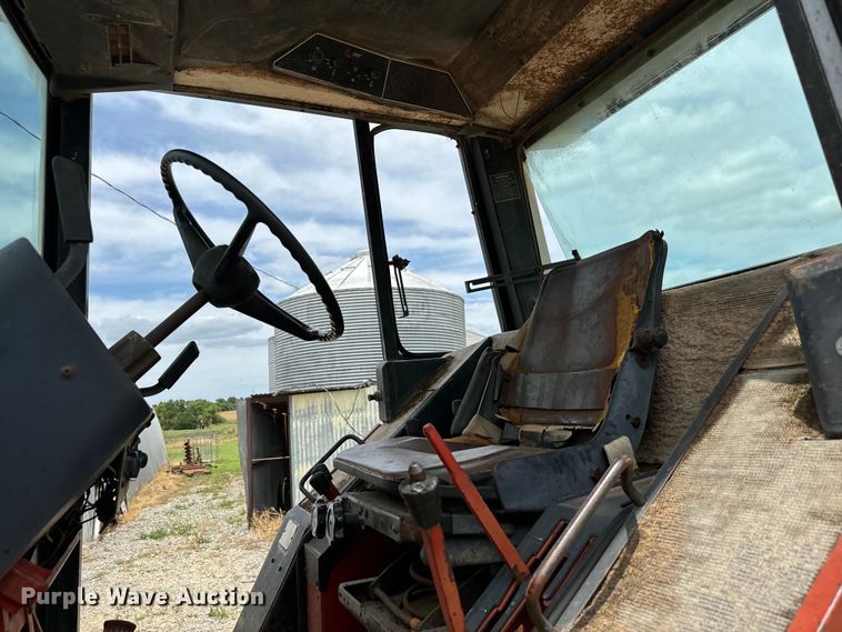 image for item EH4000 International 1086 tractor