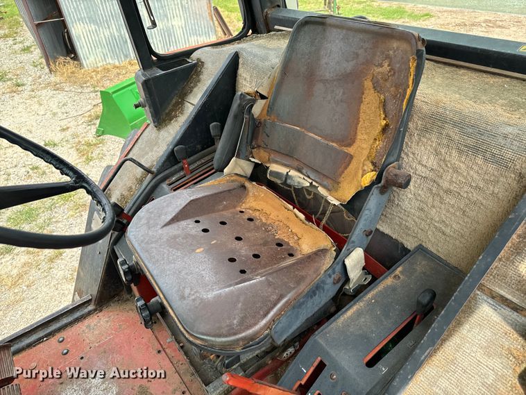 image for item EH4000 International 1086 tractor