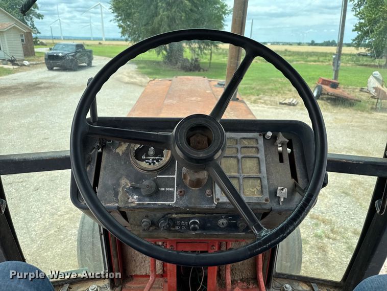 image for item EH4000 International 1086 tractor