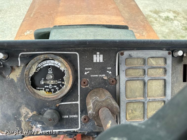 image for item EH4000 International 1086 tractor