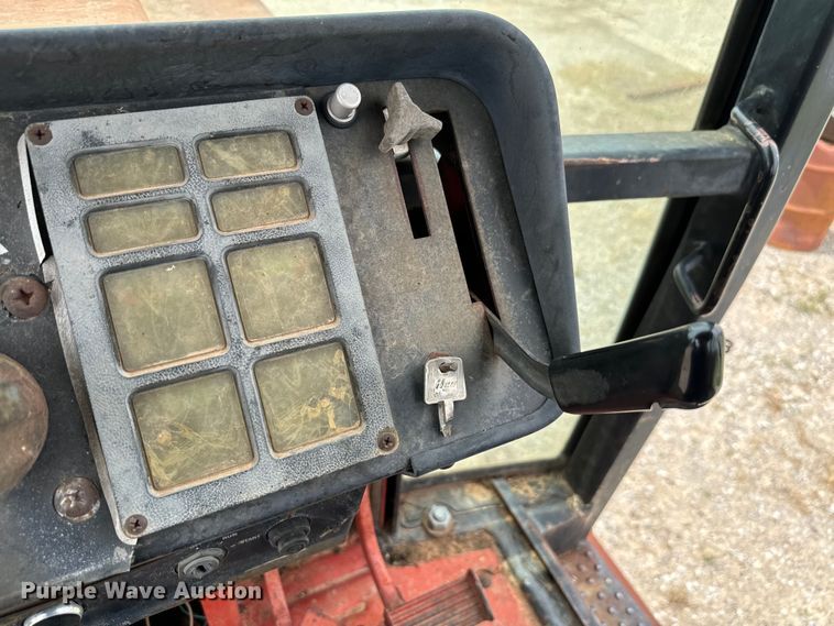 image for item EH4000 International 1086 tractor