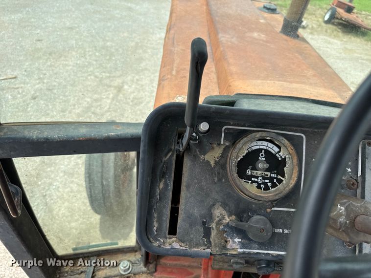 image for item EH4000 International 1086 tractor