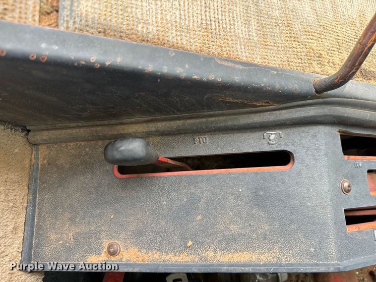 image for item EH4000 International 1086 tractor