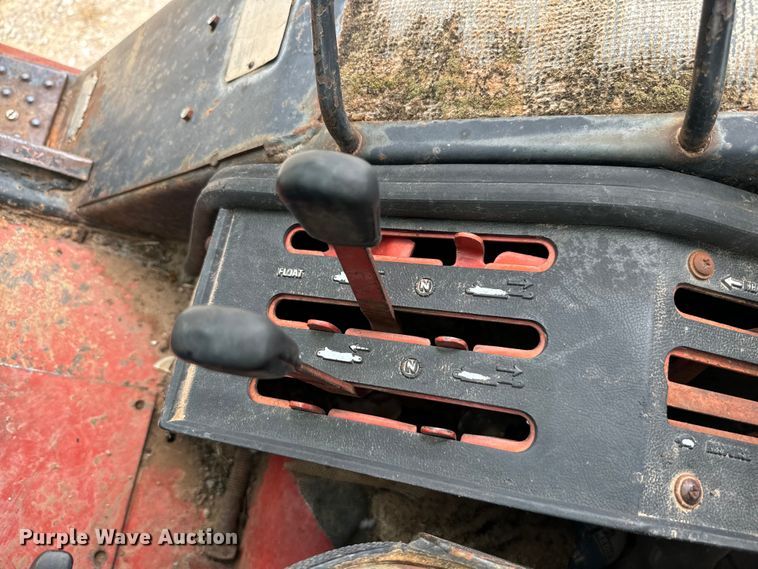 image for item EH4000 International 1086 tractor